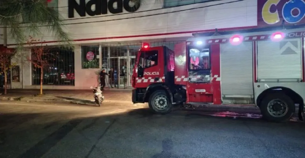 El apagón afecto varios sectores de la ciudad incluso afectó algunas zonas de Cipolletti. | Foto (@lucasjaranqn)