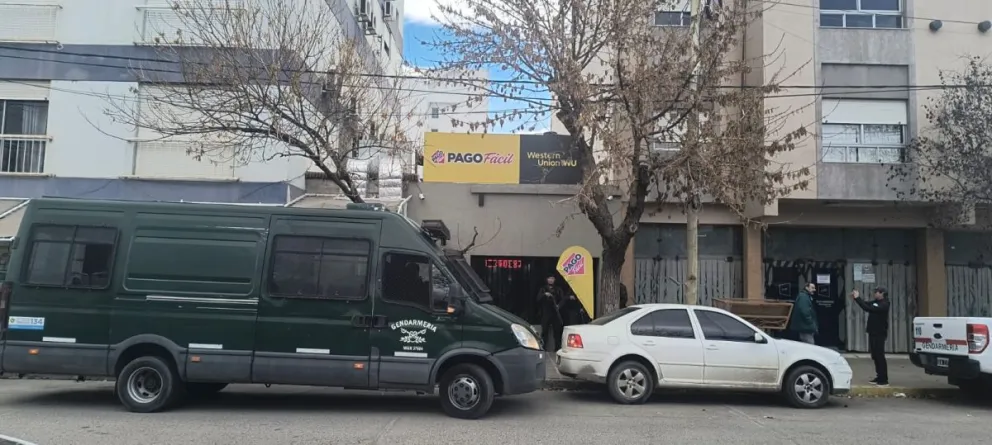 Más de 120 efectivos de la Policía de Río Negro y de Gendarmería Nacional participaron del operativo. | Foto Gentileza Gendarmería Nacional