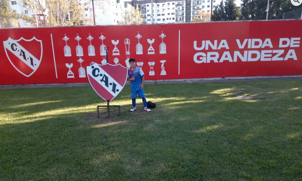 Benjamín ya está entrenando en Avellaneda. Un "caza talentos" se maravilló con sus gambetas y le pidió que viajara al predio de entrenamientos del "Rojo".