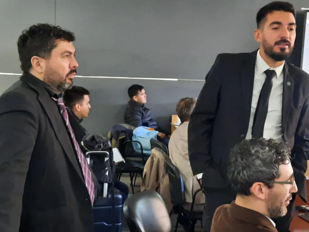 Los representantes de la querella: Antiguala, Herrera Montovio y Chelía. Antiguala adelantó que pedirá una condena a prisión perpetua. Foto: Cipo360.