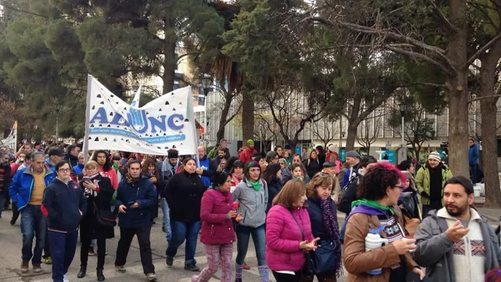 Habrán reuniones, conversatorios, volanteadas y asambleas en toda la zona. (Foto ADUNC)