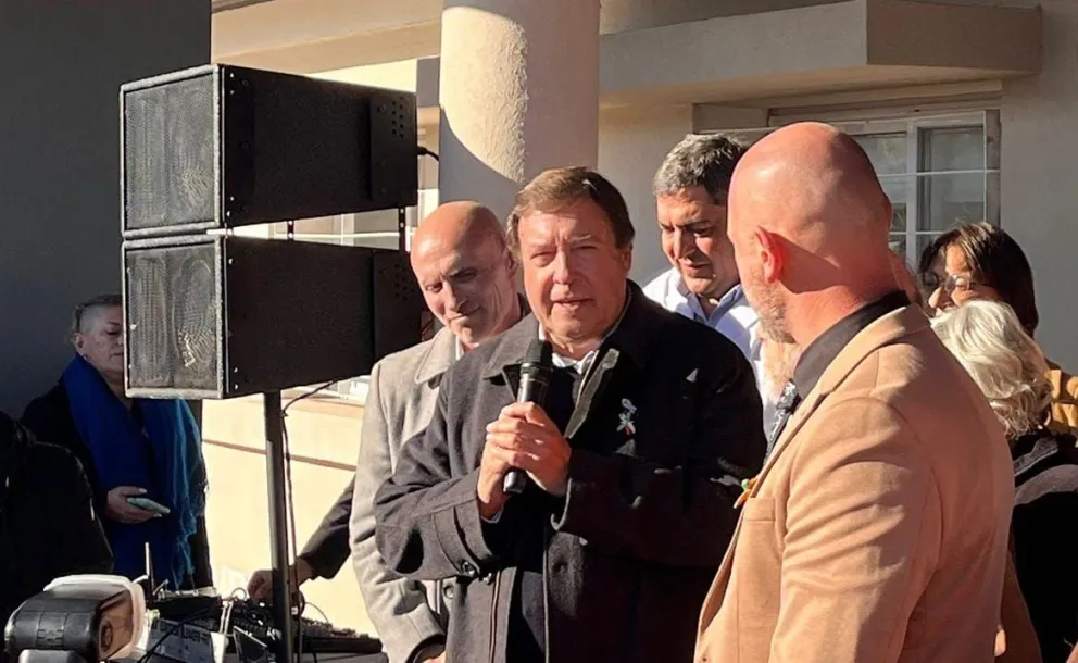 El gobernador Alberto Weretilneck estuvo presente en la inauguración del Hospital de Fernández Oro. | Foto Cipo360