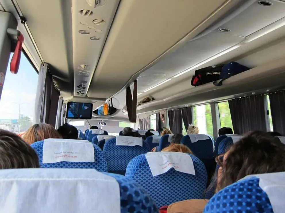 El colectivo circulaba entre Cipolletti y Roca con casi 80 pasajeros. El fallo impone una indemnización por daños físicos y morales. Foto (ANR).