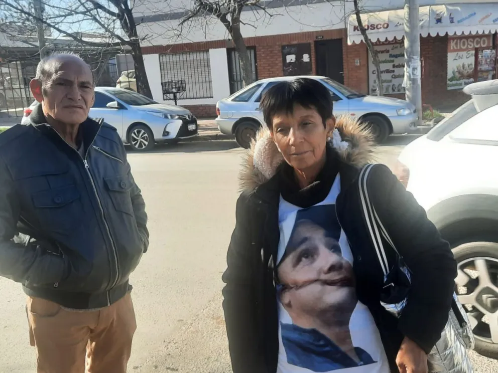 Carmen Sanhueza y Rey David Gatica, durante una de las pausas del juicio. Mañana se realizarán los alegatos y luego el jurado pasará a deliberar. Foto: Cipo360.