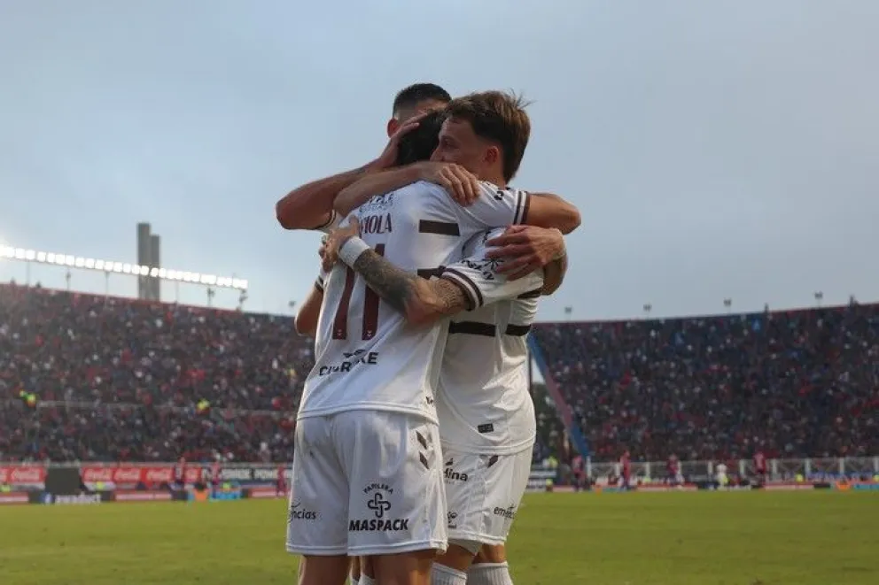 Partido por las semifinales del Torneo Apertura de la Liga Profesional.
