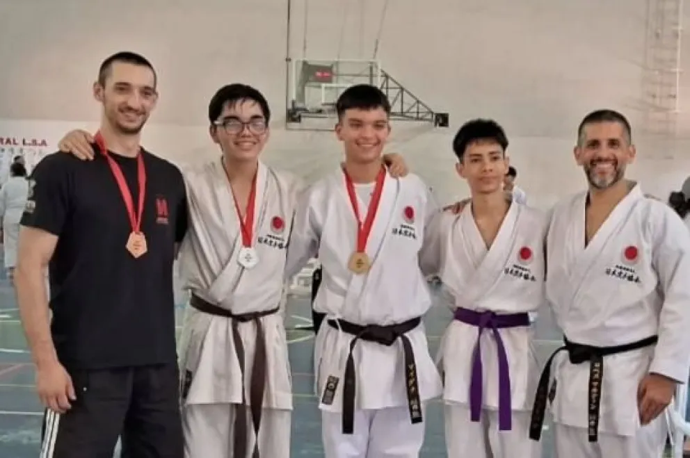 Federico entrena dentro del marco de la Japan Karate Association (JKA), una organización internacional de alto prestigio que reúne a practicantes de todo el país. | Foto gentileza