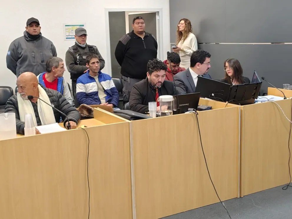 En la sala ya hay tres de los cuatro condenados. (Foto Cipo360)