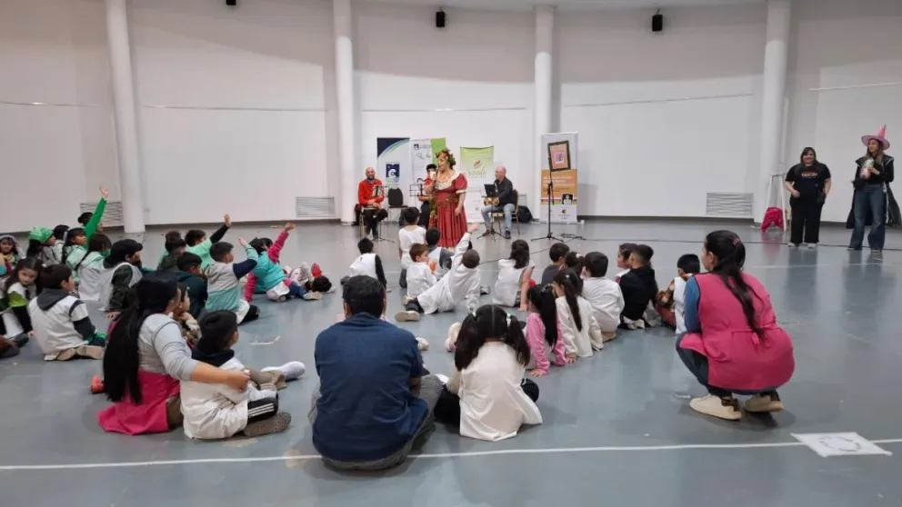 Durante los encuentros se presentaron obras teatrales, actividades plásticas y espacios de juego donde los niños aprendieron sobre la importancia de cuidar el medio ambiente. | Foto Daniela Luján para Cipo360