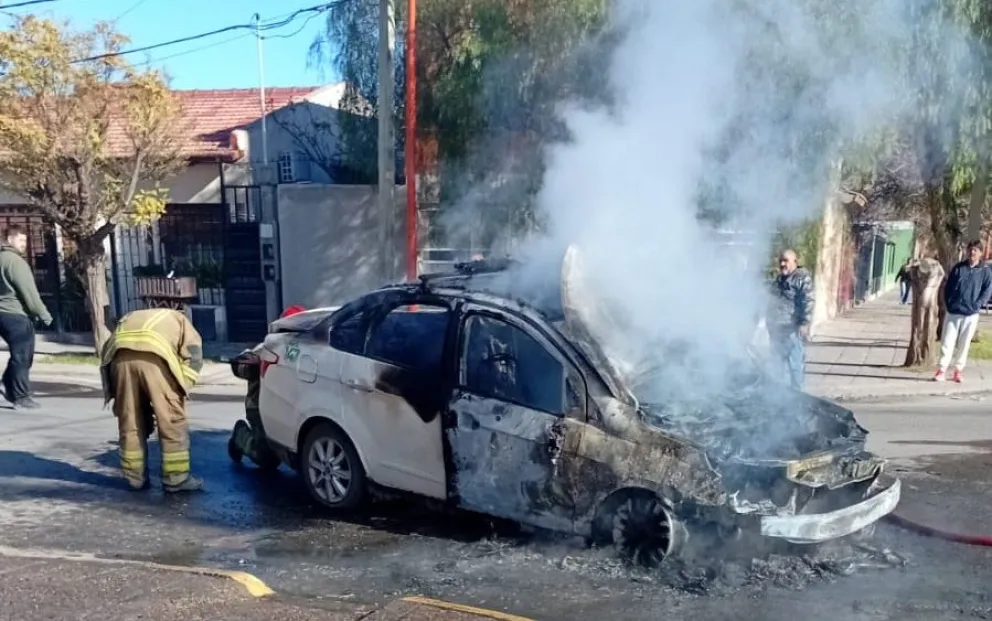 El incendio se produjo en el cruce de Miguel Muñoz y Perú. Foto: Gentileza.