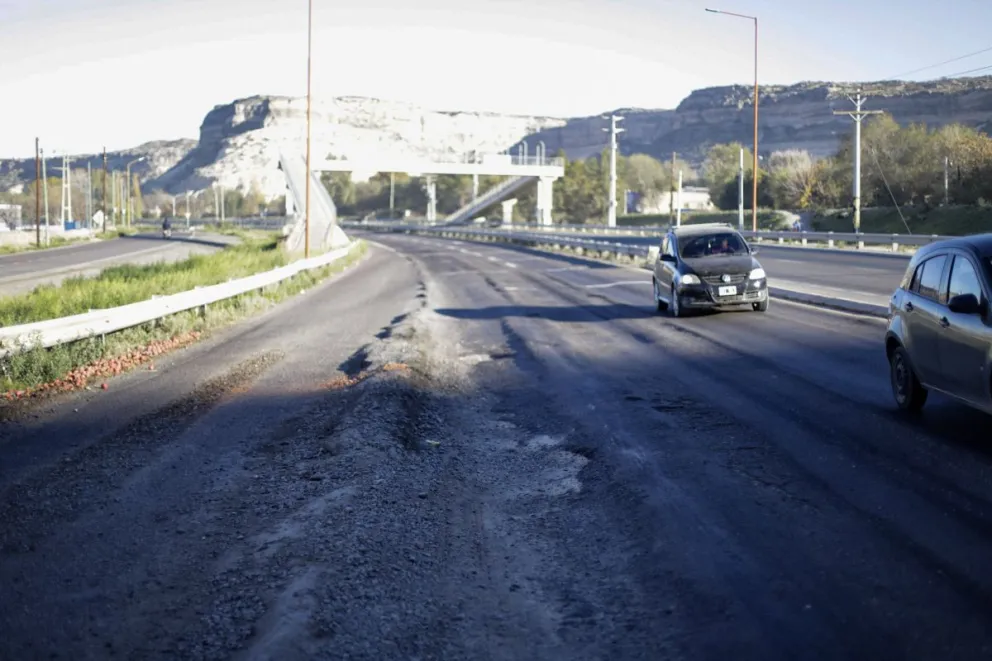El gobernador, con fotos demostró cómo están las rutas nacionales. | Fotos gentileza