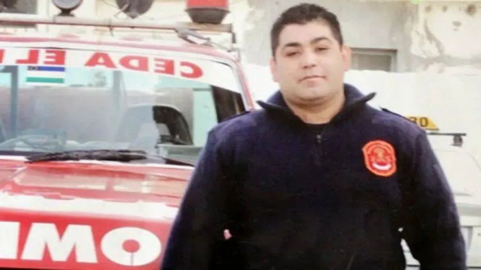 Carlos Painevil era bombero voluntario y manejaba un taxi para ganarse la vida. El 2 de junio de 2012 salió a hacer un viaje y nunca se subo más nada de él. Foto: gentileza familia Painevil.
