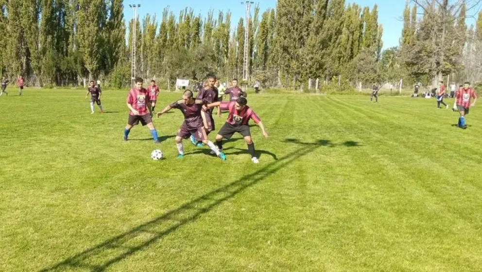 Durante la disputa de un torneo de fútbol amateur, un futbolista agredió a la árbitra del cotejo. La mujer denunció que no es la primera vez que ocurren hechos como ese. Foto: archivo, ilustrativa.