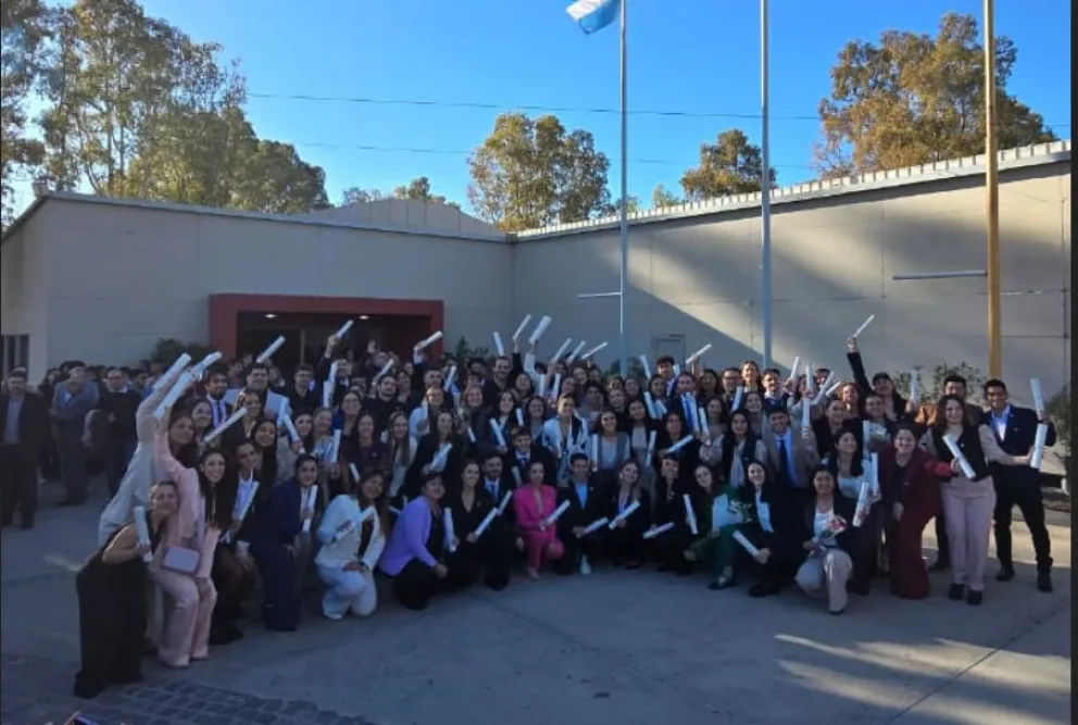 No fue una ceremonia más para la Facultad de Medicina: se trató de la cantidad más alta de egresados desde su creación, en 1997. Foto: gentileza.