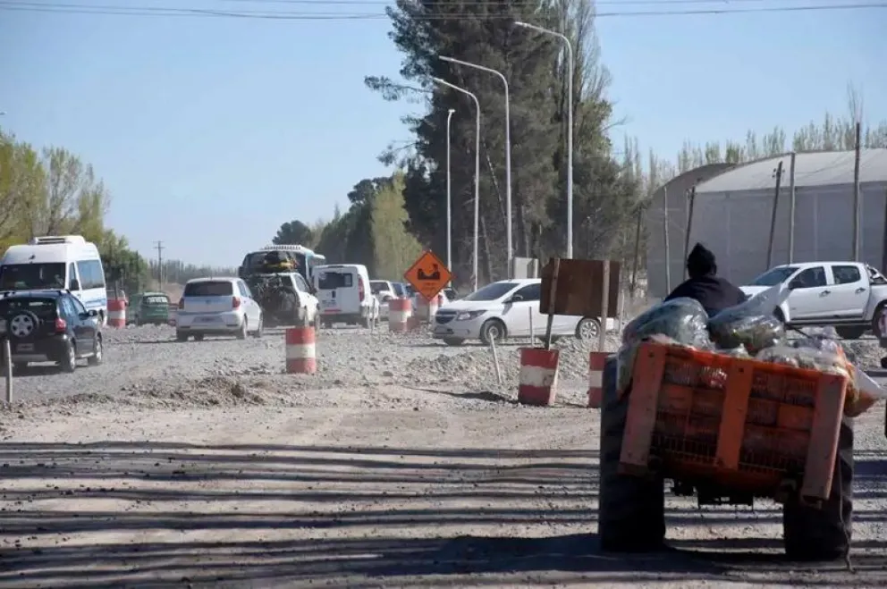 El corte de tránsito permite avanzar en las obras de ampliación de la ruta 7, entre Centenario y Vista Alegre. Complicaciones para el tránsito. Foto: gentileza.