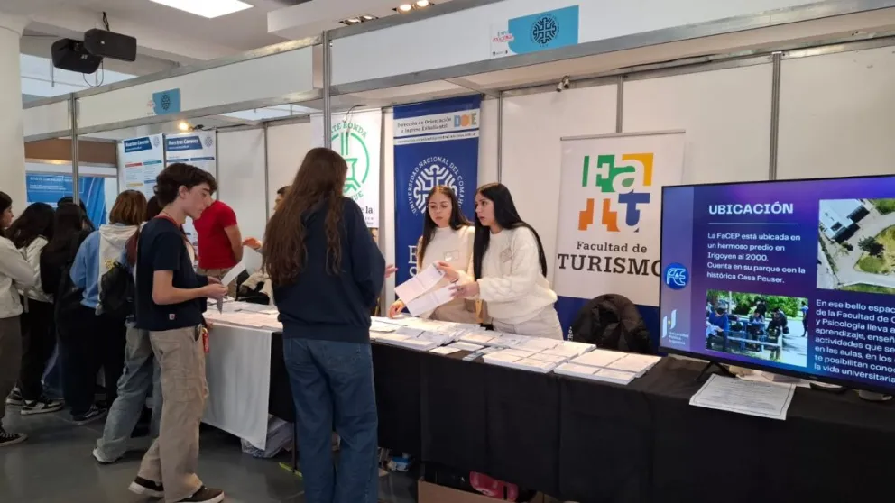 Miles de jóvenes ya han pasado por los stands conociendo las propuestas de la zona. (Fotos Cipo360)
