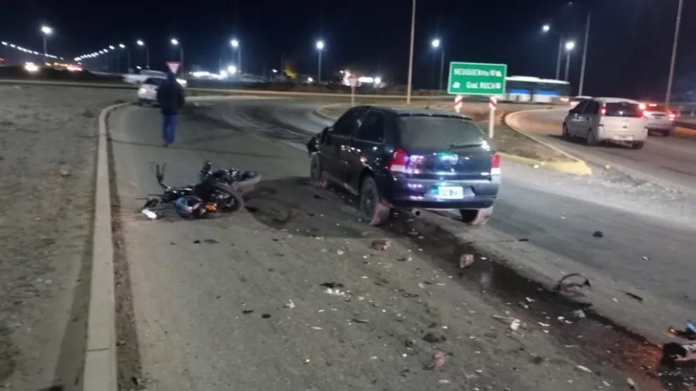or razones que aún se tratan de establecer, la motociclista perdió el control de su vehículo y se cruzó de carril, lo que derivó en un choque frontal. | Foto gentileza Miguel Angel Parra