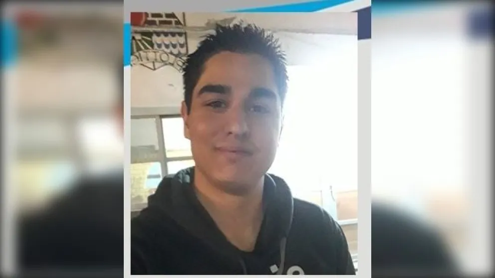 Yaco tiene 22 años y anunció a su familia que viajaría a Rosario. Desde hace un mes que no saben nada de él. Foto: Policía de Río Negro.