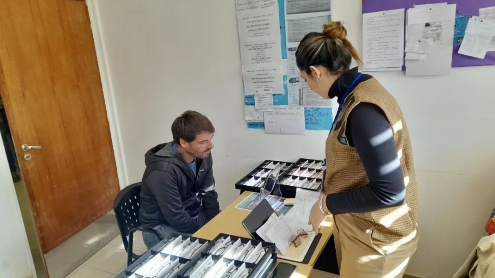La Municipalidad de Cipolletti impulsó una jornada de salud visual junto al equipo de Médicos del Territorio. | Foto gentileza