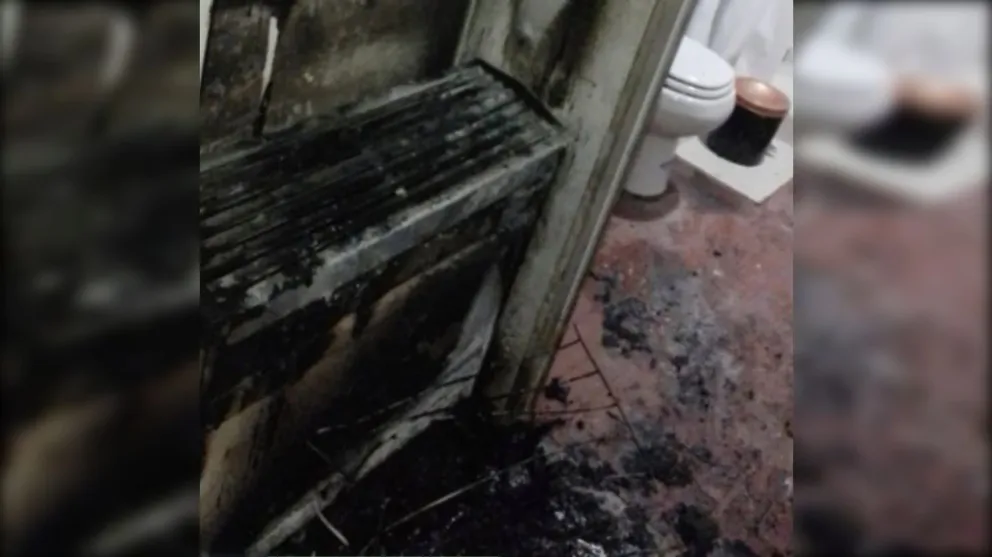 Así quedó el artefacto donde se provocó el foco de incendio. (Foto Policía de Neuquén)