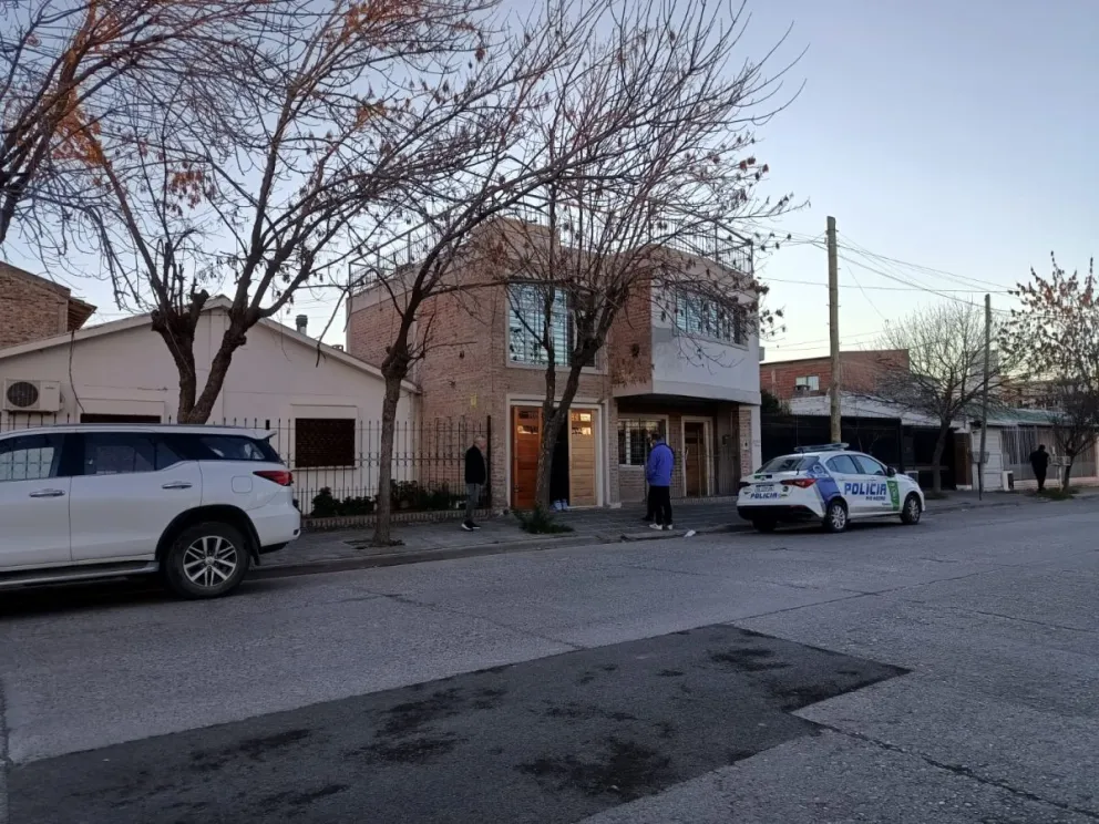 La mujer no fue golpeada ni hubo daños visibles en la vivienda, según indicaron fuentes en el lugar. | Foto Juan Pablo Andrez