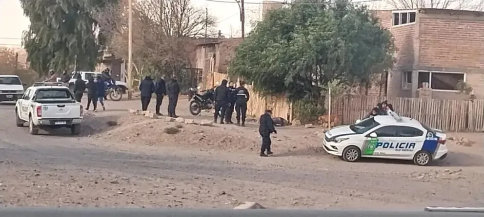El hombre apareció sin vida en la esquina de las calles América e Islas Orcadas.
