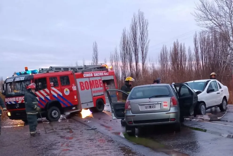 El estado de la cinta asfáltico, debido a la llovizna que cae desde la madrugada, pudo haber sido determinante en la colisión. Foto: Gentileza FM Master.