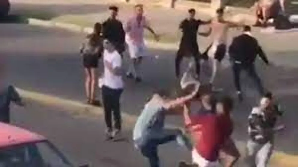 El enfrentamiento se produjo a la salida de un boliche y terminó con un joven internado con traumatismo de cráneo.