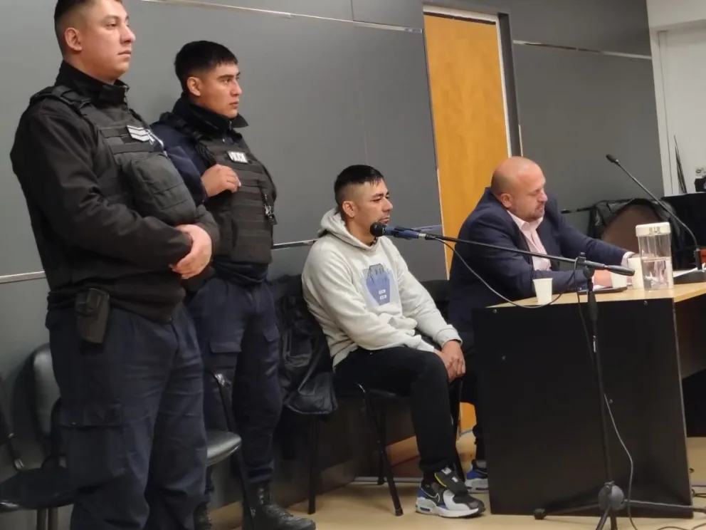 Luego del crimen, Castillo se presentó en la Comisaría Séptima de Cinco Saltos con el arma con la que habría ejecutado a su excuñado. Foto: Cipo360.