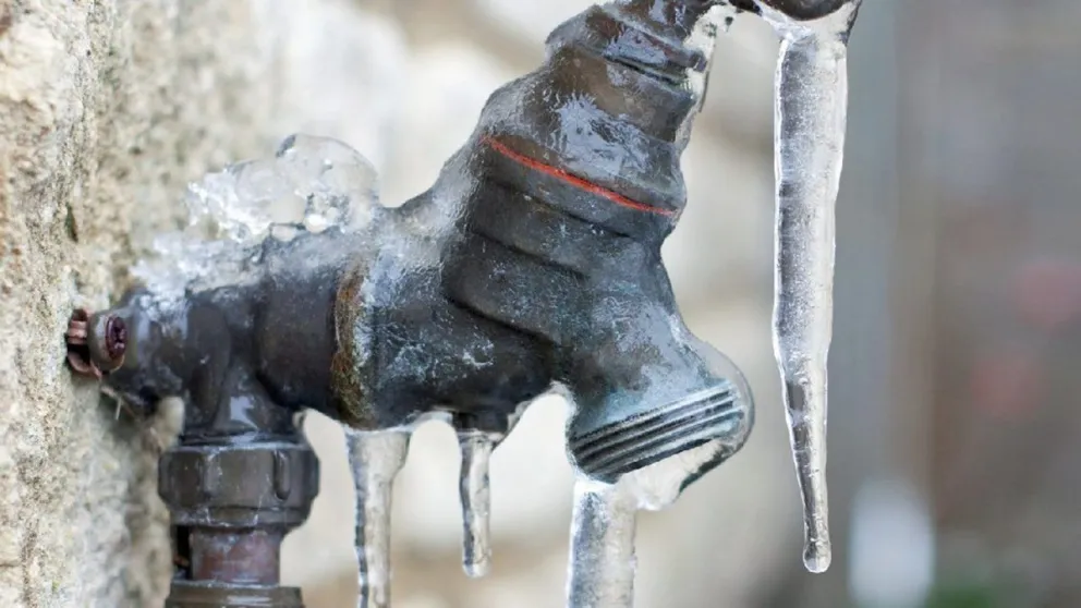 Sin agua en Cipolletti por congelamiento de cañerías. | Foto archivo