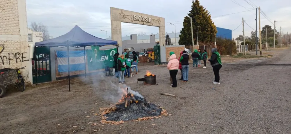 Según denuncian desde ATE, los trabajadores de áreas como recolección de residuos, barrido, cementerio, alumbrado público y espacios verdes no cuentan con indumentaria adecuada. | Foto gentileza