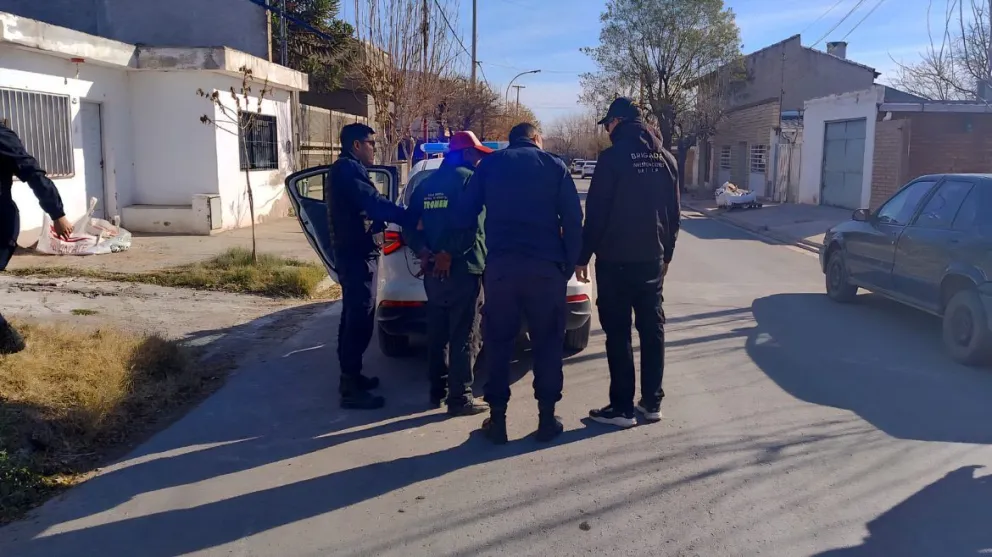 El sujeto se encontraba prófugo desde abril de este año y fue detenido en Catriel. Será extraditado a La Pampa. Foto: gentileza Viento Sur Noticias.