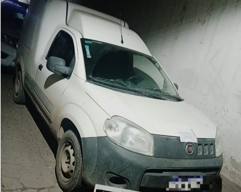 El operativo se realizó cerca de la Terminal de ómnibus. Hay dos detenidos y se secuestró la camioneta. Foto: Policía Río Negro.