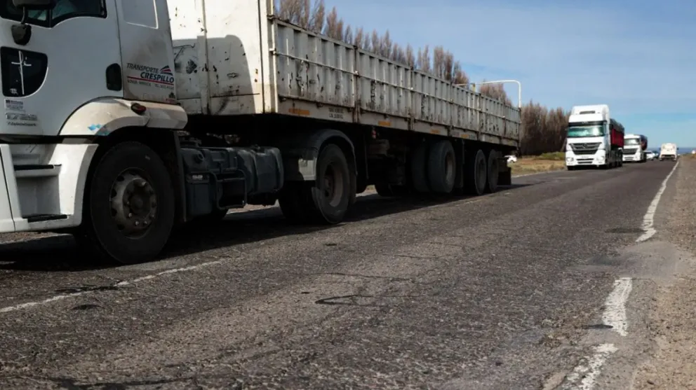 Los ahuellamientos y los baches convierten a la ruta 151 en un camino "extremadamente peligroso", denunció el ministro Echarren.