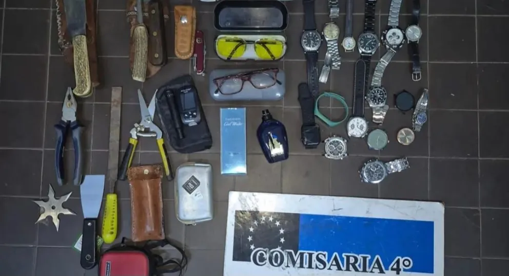 La policía secuestró drogas y elementos vinculados a la investigación. Foto: Policía Río Negro.