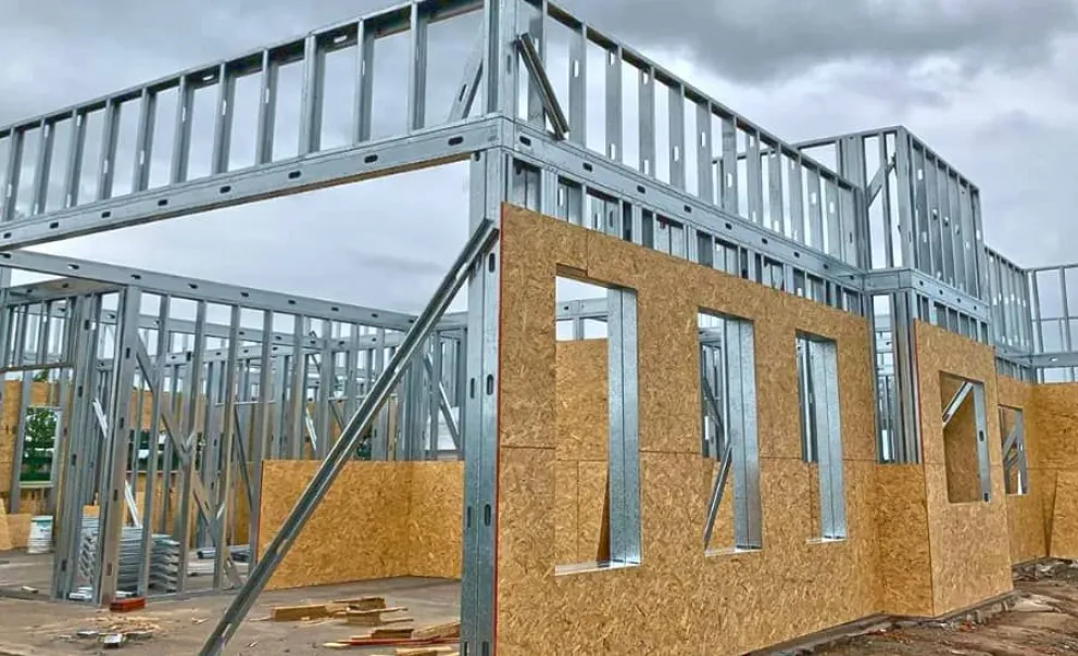 Un vecino de Cipolletti contrató la construcción de una vivienda con el método de "steel frame". Entregó una camioneta como pago adelantado, pero la obra nunca comenzó. Foto: archivo.
