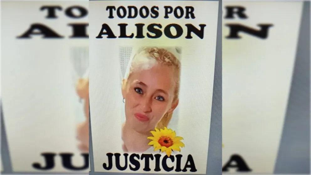 Alison tiene 30 años y dos hijos varones. 