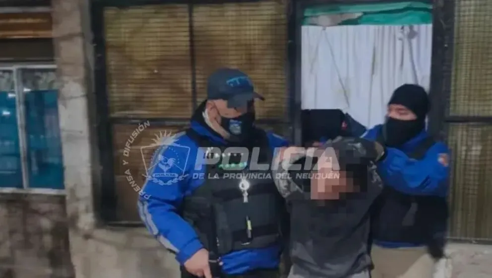 La fiscalía pedirá que permanezca con la preventiva en un establecimiento penal, debido al riesgo de fuga. Foto: Policía de Neuquén.