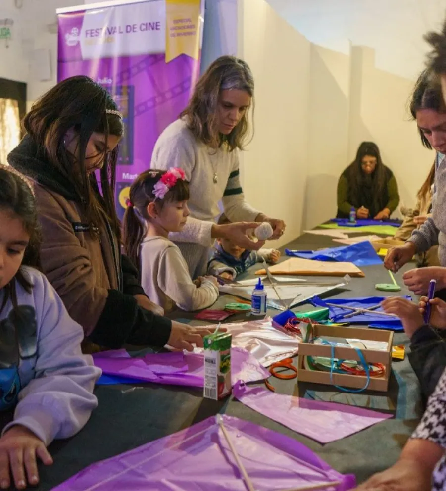 Hay desde circo hasta teatro, actividades lúdicas y shows musicales. (Foto Municipalidad de Neuquén)