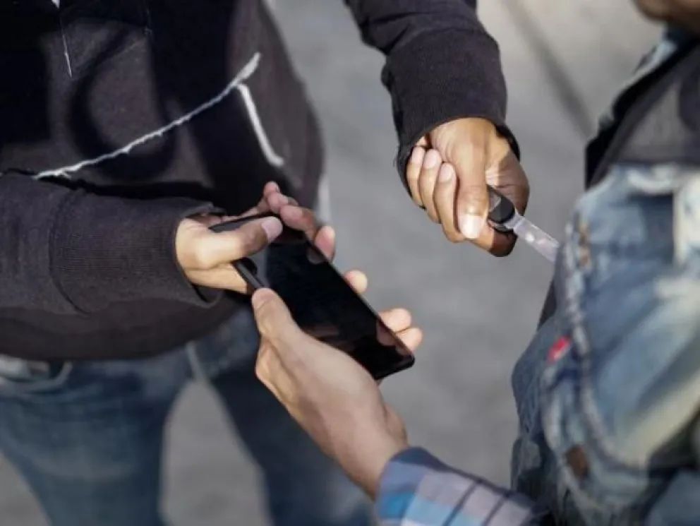 Una maniobra delictiva que se ha hecho común: roban celulares para vaciar las cuentas de Mercado Pago. Foto: archivo.