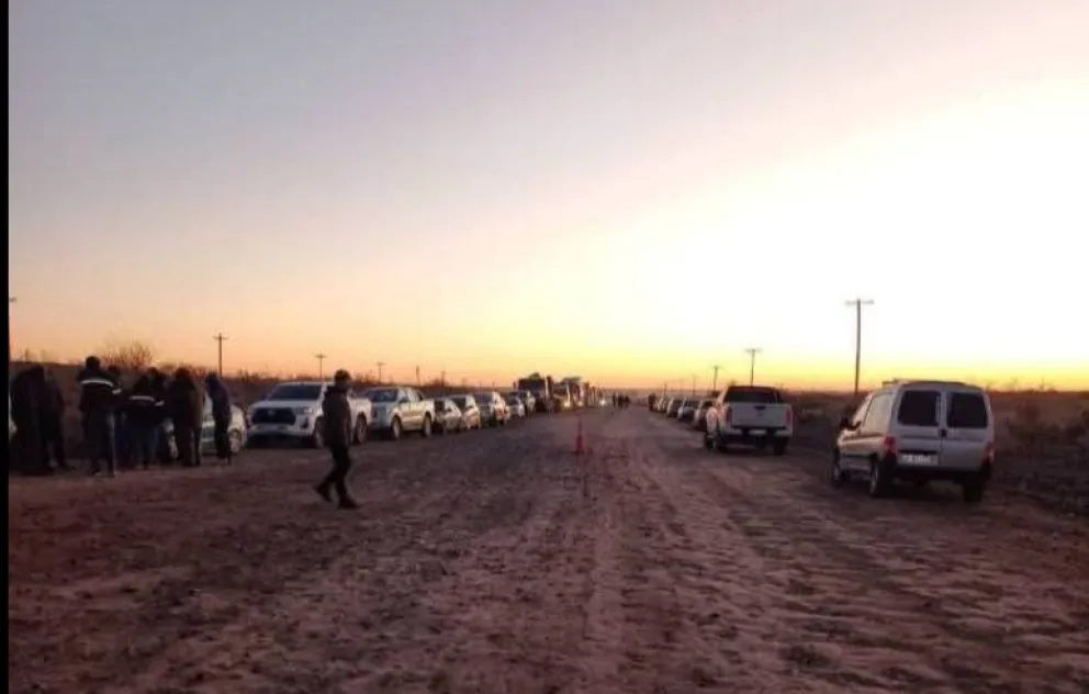 El acceso al yacimiento Fortín de Piedra, en Vaca Muerta, cuando comenzaba el conflicto. Los trabajadores advierten que si no hay soluciones endurecerán las medidas. Foto: gentileza.