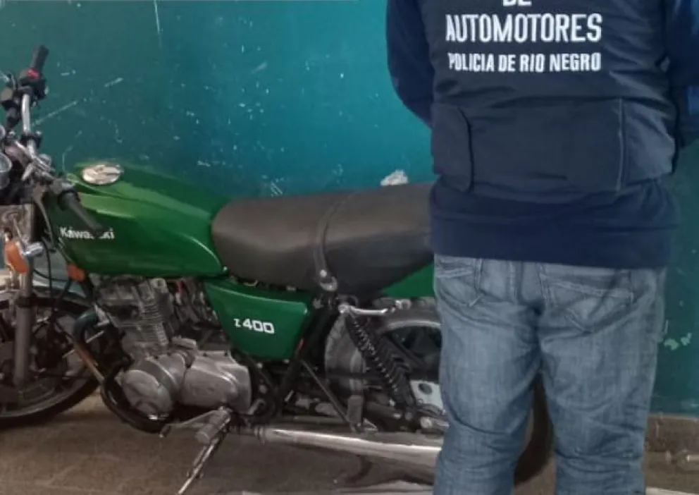 El vecino fue a Sustracción de automotores para verificar la moto Kawasaki, y se la retuvieron por un juicio que se realizó en un juzgado Civil de Cipolletti. Foto: Policía Río Negro.