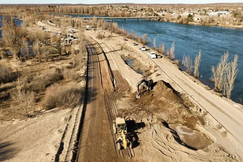 Serán 4km pavimentados hasta el puente interprovincial rionegrino. (Foto Gobierno de Neuquén)