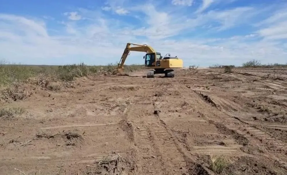 La obra del oleoducto ya está en la zona de Chelforó que se beneficiará por la prestación de servicios. (Foto gentileza)
La obra del oleoducto ya está en la zona de Chelforó que se beneficiará por la prestación de servicios. (Foto gentileza)
