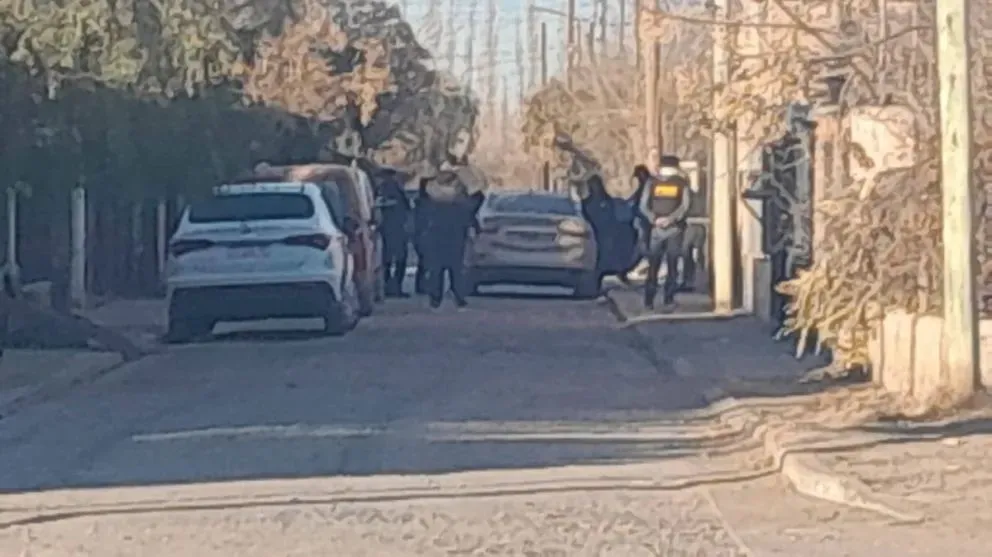 Uno de los autos del asesor fue requisado por la policía