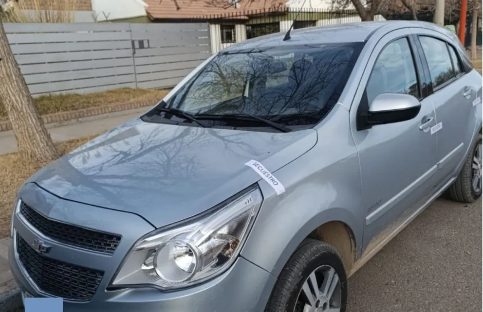 El Chevrolet Agile  tenía un pedido de embargo formulado por un juzgado civil de Neuquén. Foto: gentileza.