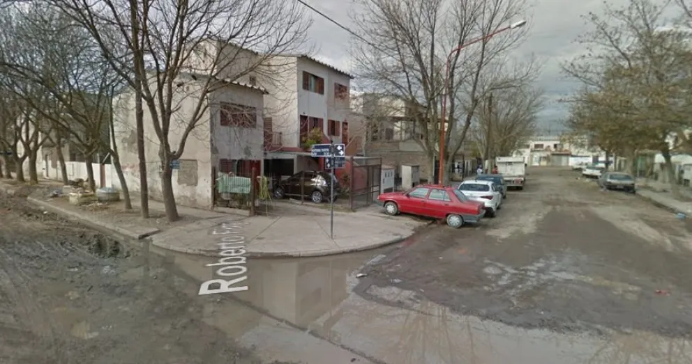 perativo policial en Firpo y Turrín: retiraron a una mujer de un inmueble usurpado. | Foto  google maps