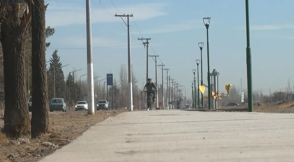La bicisenda va por el costado de Ruta Chica desde Cipolletti hasta Oro, con el objetivo de llegar hasta Allen. (Foto Cipo360)