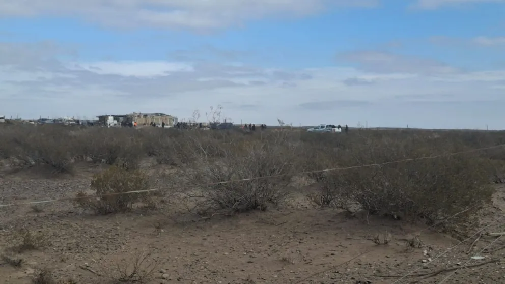 La zona todavía está rodeada de policías y su esposa espera en el lugar. (Foto Cipo360)