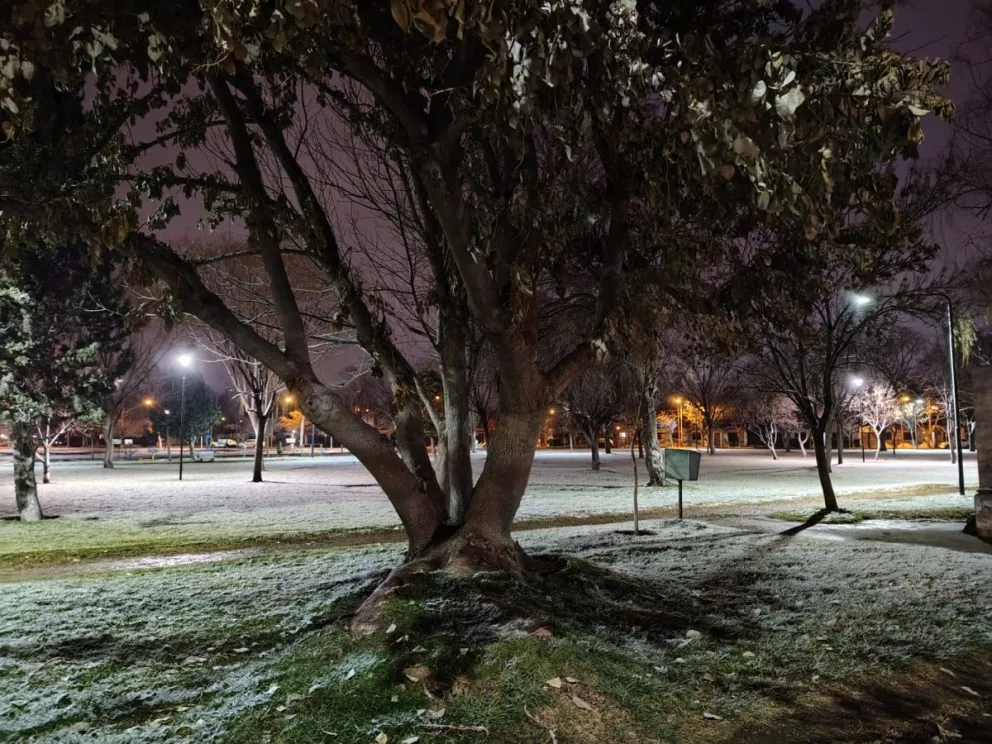 El pronóstico se cumplió: nevó en Cipolletti. 