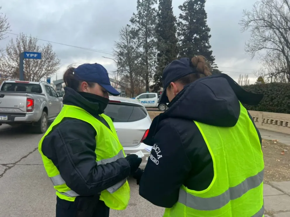 Los controles se realizaron sobre distintos puntos de la ciudad. Foto: Policía Río Negro.
